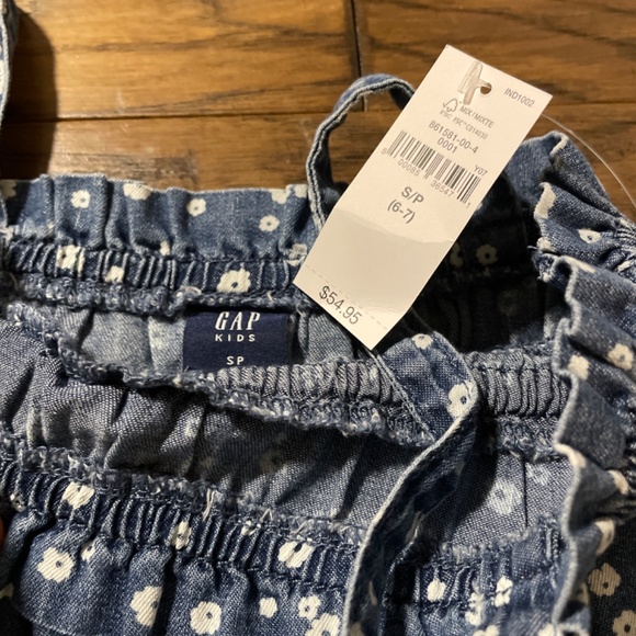 New Gap kids romper chambray smocked ruffle size small 6-7 - Picture 4 of 9